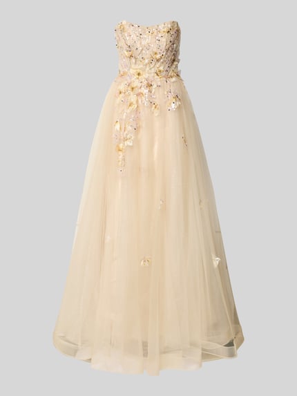Produktfoto, Abendkleid mit floralem Stitching von Unique in zartem Creme mit Glitzer-Mesh, Pailetten und schulterfreiem Design auf grauem Hintergrund.
