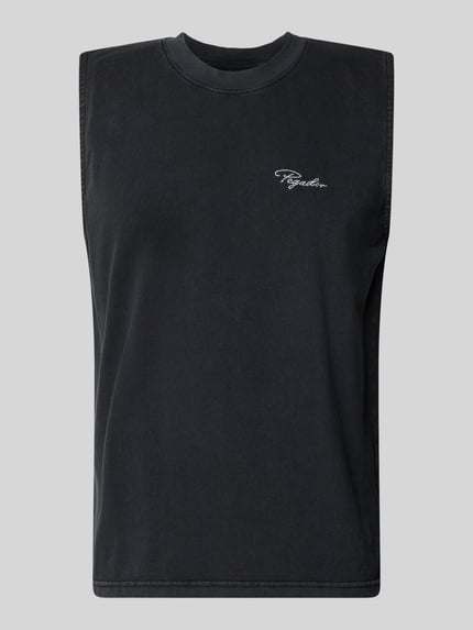 Produktfoto, schwarzes Tanktop mit Label-Stitching und Rundhalsausschnitt von Pegador, Reine Baumwolle, Relaxed-Fit, Rückenlänge 66 cm bei Größe M.