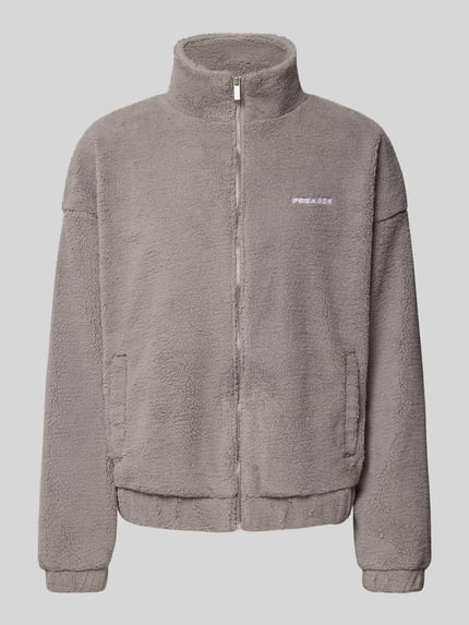 Produktfoto, Teddyjacke mit Logo-Stitching Modell 'Alto' von PEGADOR, futerko, krój regular fit, stójka, zamek błyskawiczny, wpuszczane kieszenie, elastyczne zakończenia rękawów, długość tyłu w rozmiarze M: 65 cm, długość rękawów w rozmiarze M: 60 cm, szary kolor, miękka faktura