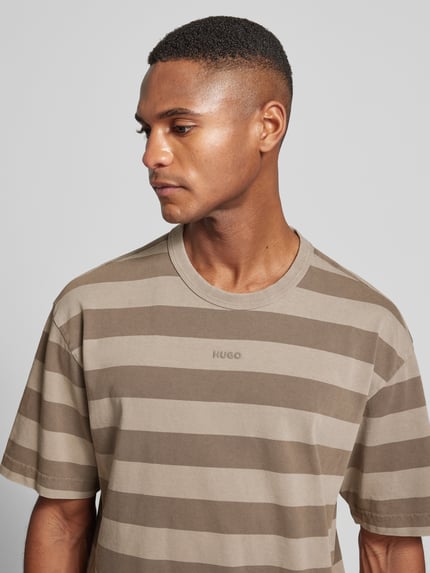 HUGO T-Shirt mit geripptem Rundhalsausschnitt Modell 'Dockoe' Hellbraun 3