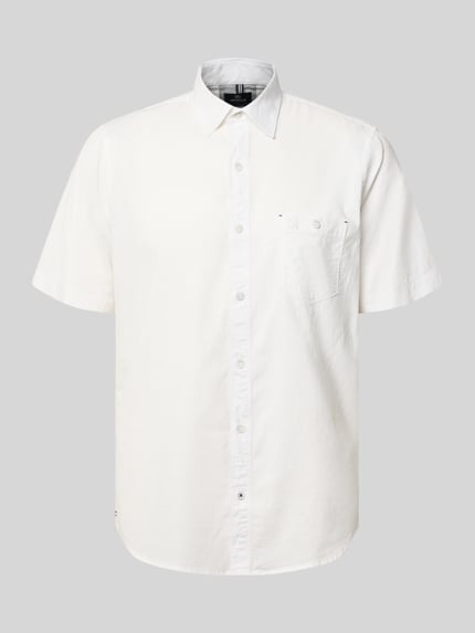 Produktfoto, Regular Fit T-Shirt aus Baumwoll-Mix von Lerros, Herren T-Shirt in Weiß mit Rundhalsausschnitt und Label-Detail, glatte Textur, Rückenlänge 68 cm, Schulterbreite 43 cm, Ärmellänge 22 cm, für Größe M