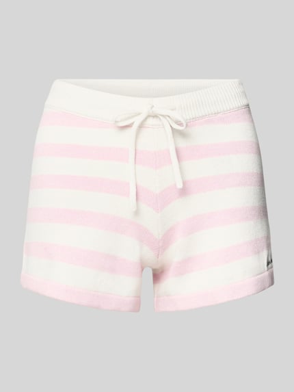 Produktfoto, Strickshorts mit Streifenmuster und Label-Stitching von Guess Jeans, dames, puur katoen, slim fit, roze en witte strepen, korte broek, labelstitching, bandwijdte maat S 37 cm, binnenbeenlengte 9 cm, zachte textuur