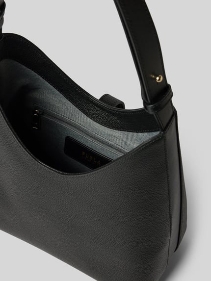 Produktfoto, Handtasche aus echt leer Model 'GOCCIA' van FURLA, zwart structuurpatroon, Hoofdvak met overslag en pinsluiting, verstelbare schouderband, binnenvak met ritssluiting, Breedte 22 cm, Lengte 25 cm, Diepte 12 cm, bandlengte 42 cm