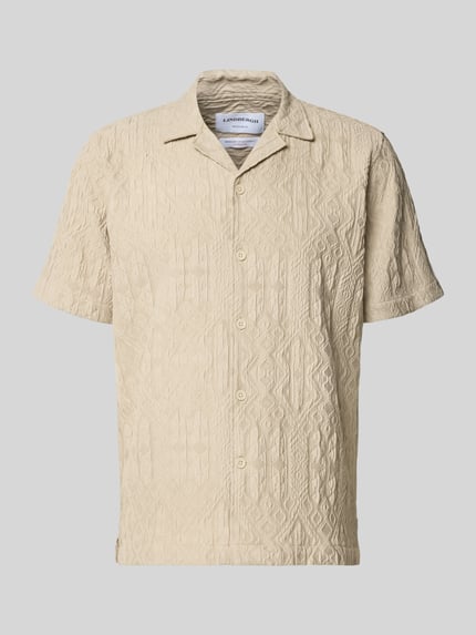 Produktfoto, Modern Fit Freizeithemd mit Strukturmuster von Lindbergh in Beige, Viskose-Mix mit Stretch-Anteil, Reverskragen, Knopfleiste