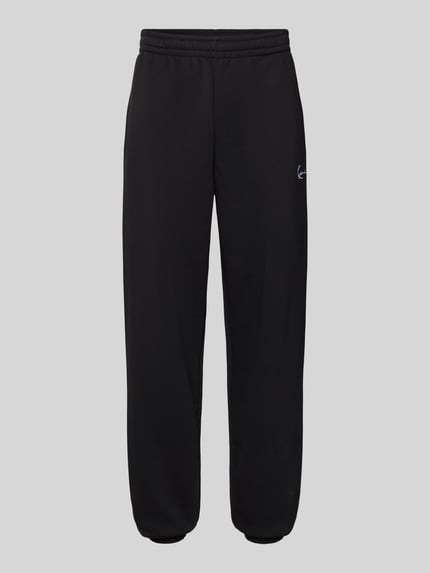 Produktfoto, schwarze Sweatpants mit Label-Stitching von KARL KANI aus Baumwoll-Mix, Regular-Fit, elastischer Bund, Herren, 81 cm Innenbeinlänge bei Größe M.