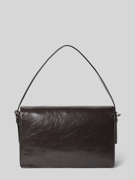 Produktfoto, Crossbody Bag aus echtem Leder Modell 'Audrey' von LIEBESKIND BERLIN, czarne, podzielona główna przegroda z zamkiem błyskawicznym, odpinany pasek na ramię, szerokość w rozmiarze 1: 35 cm, długość w rozmiarze 1: 22 cm, głębokość w rozmiarze 1: 11 cm, długość paska na ramię w rozmiarze 1: 122 cm, naturalna skóra, gładka faktura