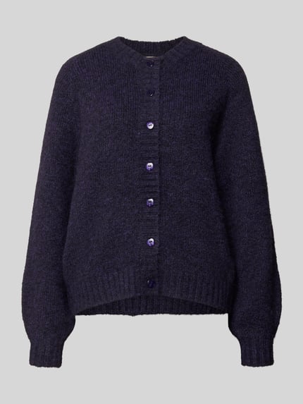 Produktfoto, Strickjacke mit Rundhalsausschnitt Modell 'Luisa' von FREE/QUENT, Regular Fit im Woll-Materialmix, dunkles Lila, strukturierte Oberfläche, Knopfleiste, sichtbar gerippte Bündchen, Damenmode