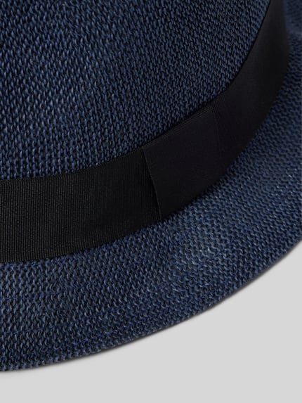 Produktfoto, kapelusz Herren Hut von Müller Headwear z papieru w kolorze granatowym z szerokim rondem, tasiemka ozdobna, model 'TRILBY', tekstura pleciona