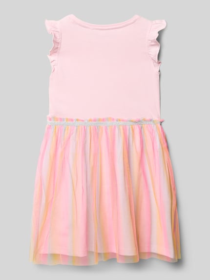 Meisje draagt Kleid met borstzak en ronde hals van Blue Seven, puur katoen, A-lijn, 2-in-1-look, ruglengte maat 116: 23 cm, ganzkörperansicht rückansicht.