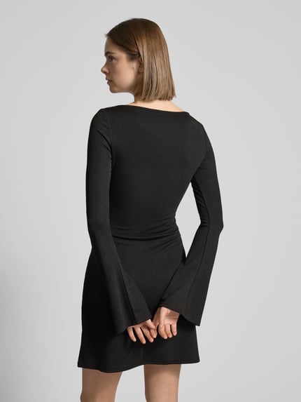 REVIEW Minikleid mit V-Ausschnitt Black 5