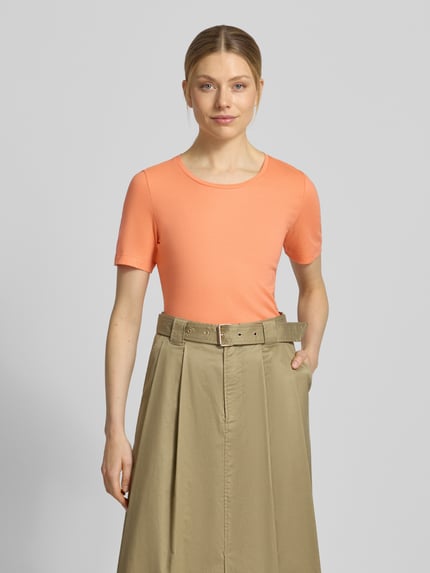 Vrouwenmodel draagt T-Shirt met Rundhalsausschnitt van Christian Berg Woman, katoen, regular fit, halve mouw, vooraanzicht bovenlichaam