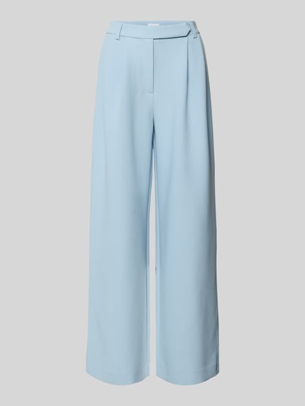 Produktfoto, Wide Fit Stoffhose mit Viskose-Anteil von Jake*s Collection in Hellblau, Elastischer-Material-Mix, Bundfalten, Gesäßtaschen, Haken-Reißverschluss, Bundweite 37 cm, Innenbeinlänge 77 cm, glatte Oberfläche, gerade Form