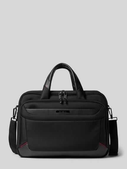 Productfoto, zwarte laptoptas met korte draagband en afneembare schouderband, Model 'Pro-DLX 6' van Samsonite, meerdere hoofdvakken met ritssluiting, binnenvakken, labeldetail, steekvak aan de voorkant, Breedte maat 1: 44 cm, Lengte 31 cm, Diepte 12 cm, schouderbandlengte 128 cm.