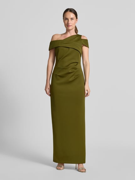 Frauenmodel trägt Maxikleid mit Raffungen von Adrianna Papell in Olive, körpernahe Passform, asymmetrisch, Ganzkörperansicht von vorne.