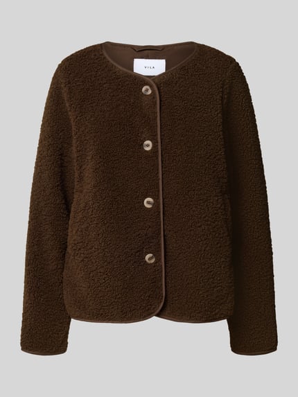 Produktfoto, braune Fleecejacke aus Teddyfell Modell 'ADA' von VILA, weiche Textur, Rundhalsausschnitt, Knopfleiste, Regular Fit
