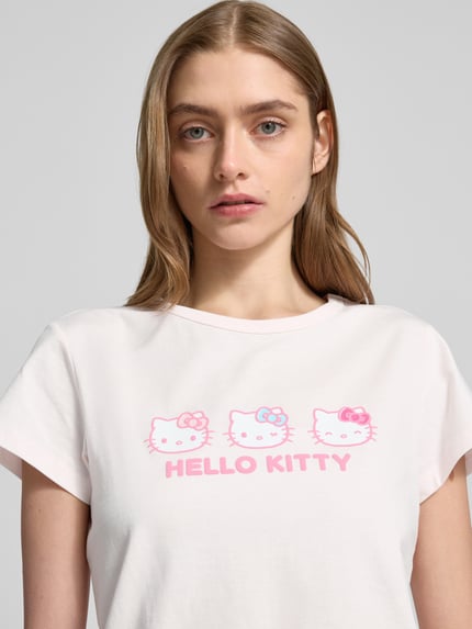 REVIEW T-shirt z nadrukowanym motywem Różowawy 3