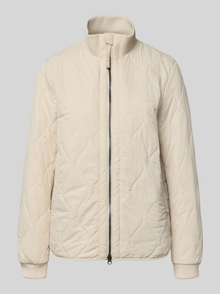 Produktfoto, Steppjacke mit Stehkragen von camel active in Creme mit Zweiwege-Reißverschluss und elastischen Ärmelabschlüssen, Gerade Passform, Rückenlänge bei Größe 36: 66 cm, Schulterbreite: 42 cm, Brustweite: 51 cm, Ärmellänge: 64 cm, strukturierte Oberfläche