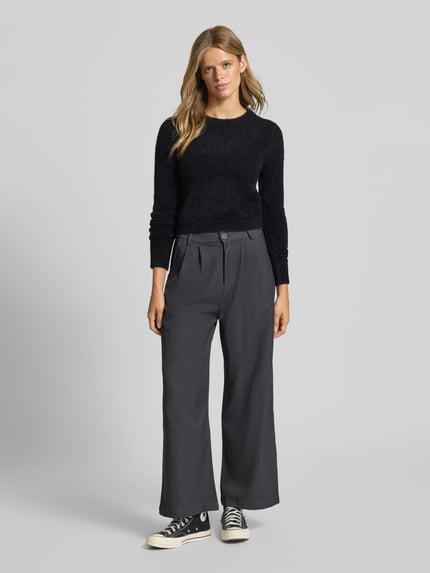 ONLY Sweter z dzianiny o kroju regular fit z okrągłym dekoltem model ‘PETRA’ Czarny 1