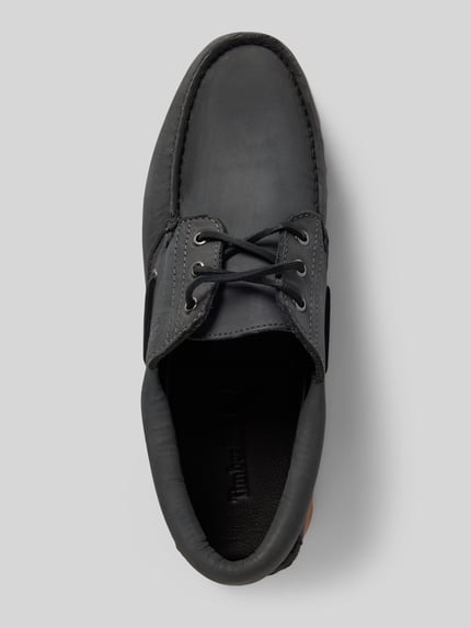 Produktfoto, Bootsschuhe aus Leder mit profilierter Sohle von Timberland in Dunkelgrau mit abgerundeter Spitze, Schnürung, Echtleder, Absatzhöhe 3 cm, Schafthöhe 7 cm, Schaftweite 9 cm, Draufsicht.