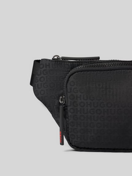 Produktfoto, Bauchtasche mit verstellbarem Schulterriemen Modell 'Ethon_JQ' von HUGO, schwarzer Stoff mit Logomuster, Herren Rucksack von HUGO
