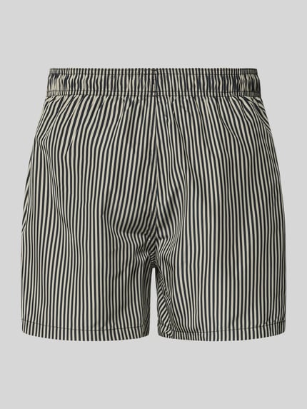 Produktfoto, Badehose mit Tunnelzug von Emporio Armani in Schwarz-Weiß mit feinem Streifenmuster, Regular-Fit, elastischer Bund, Seitentaschen, Label-Stickerei.