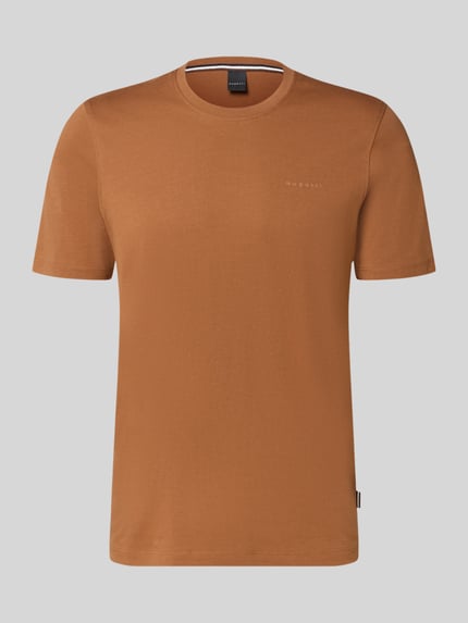 Produktfoto, T-Shirt mit Label-Detail von bugatti in Braun, reine Baumwolle, Gerader-Schnitt, Rundhalsausschnitt, Rückenlänge bei Größe M 69 cm
