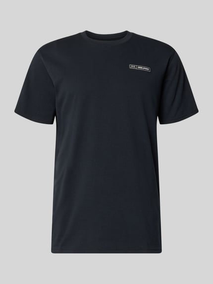 Produktfoto, Regular Fit T-Shirt mit Logo-Applikation von Under Armour, bawełniany miks, krój regular fit, okrągły dekolt, długość tyłu 73 cm w rozmiarze M, ciemny kolor, gładka powierzchnia