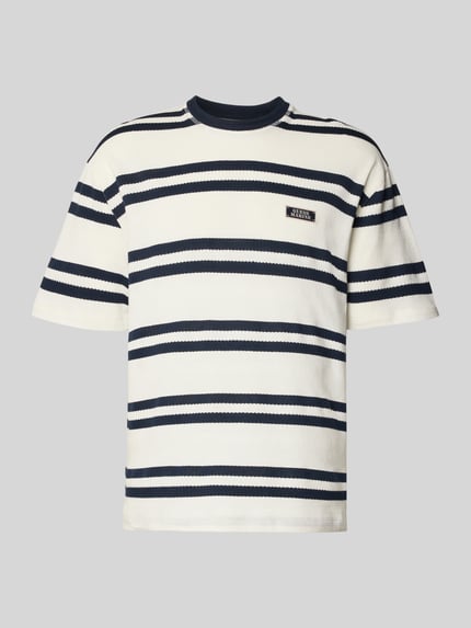 Produktfoto, T-Shirt mit Label-Detail von Guess, Streifen in Dunkelblau und Weiß, Reine Baumwolle, Lockerer Schnitt, Gerippter Rundhalsausschnitt