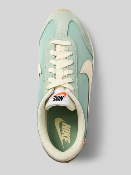 Produktfoto, Sneaker mit Label-Applikation Modell 'Pacific' van Nike in pastelgroen met afgerond model, vetersluiting, gestructureerde zool, labelapplicatie, hakhoogte maat 40: 2 cm, schachthoogte maat 40: 8 cm, schachtbreedte maat 40: 9 cm