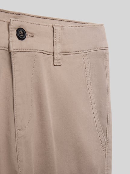 Produktfoto, Regular Fit Chino aus Baumwoll-Mix Modell 'PETE' von s.Oliver RED LABEL, beżowy, proste nogawki, detal pasa z guzikiem, materiał gładki