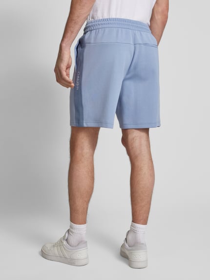 Calvin Klein Jeans Regular Fit Shorts mit angedeutetem Eingriff Hellblau 5
