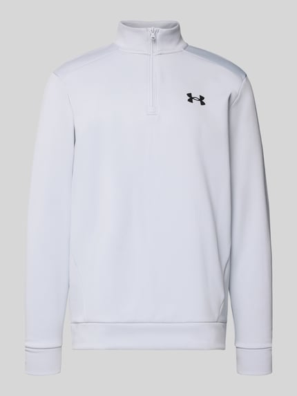 Produktfoto, Sweatshirt met Label-Detail van Under Armour in lichtgrijs, geribde boorden, korte rits, losse pasvorm, detail op borst.