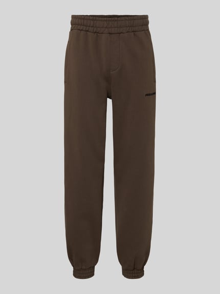 Produktfoto, Sweatpants mit elastischem Bund von Pegador in Braun, weiter Schnitt, französische Taschen, Baumwoll-Mix, Label-Stitching.