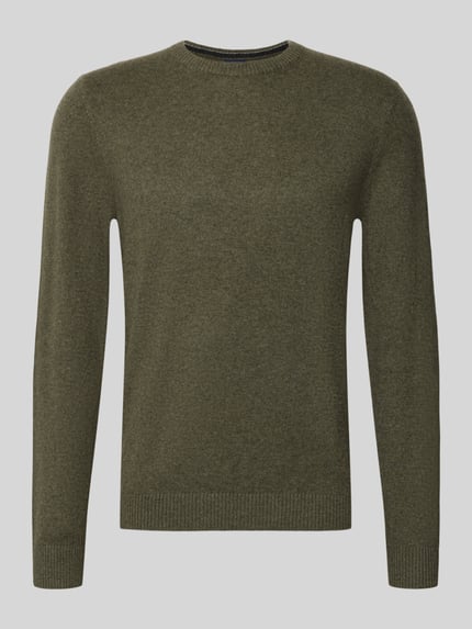 Produktfoto, Kaschmirpullover mit gerippten Abschlüssen von Christian Berg Men in Olivgrün, gerader Schnitt, Rundhalsausschnitt, Feinstricktextur