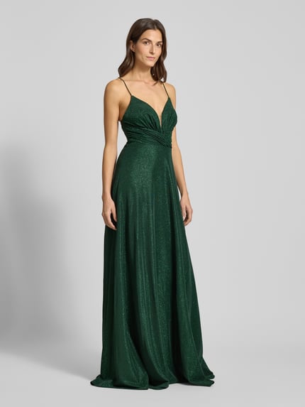 Frauenmodel trägt Regular Fit Abendkleid in Glitzer-Optik von Luxuar in dunklem Grün mit Spaghettiträgern, Wickel-Optik, Ganzkörperansicht von vorne. Rückenlänge bei Größe 36: 129 cm, Brustweite: 32 cm.