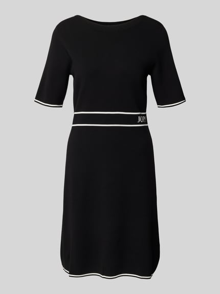 Produktfoto, Regular Fit Kleid aus Viskose-Mix Modell 'Kirla' von JOOP!, Strick-Optik, Halbarm-Design, schwarzer Stoff mit weißen Akzenten, Logo-Stitching, glatte Struktur, Damen Kleid