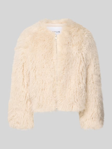 Produktfoto, Jacke aus Kunstfell Modell 'Heti' van OPUS in crème, recht model, ronde hals, rits, zachte pluizige textuur, regular fit