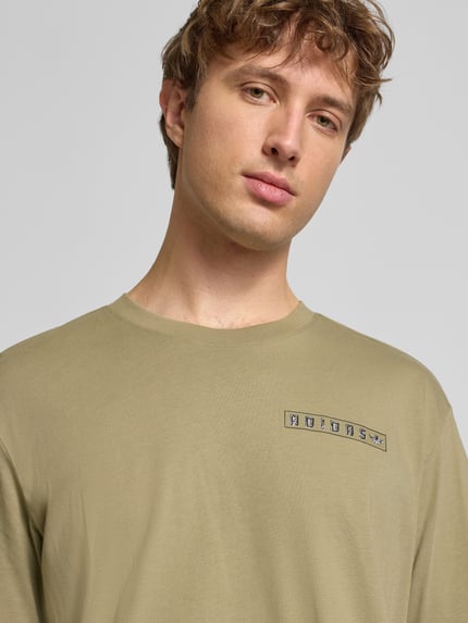 adidas Originals T-Shirt mit Rundhalsausschnitt und Label-Print Khaki 3