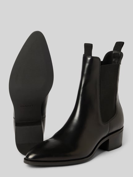Produktfoto, schwarze glatte Stiefeletten aus echtem Rindsleder Modell 'St Broomly' von GANT mit kantiger Spitze und Blockabsatz, Damen Stiefeletten von GANT