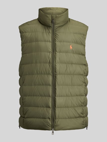 Produktfoto, Regular Fit Weste mit Logo-Stitching von Polo Ralph Lauren in Olivgrün, gesteppte Oberfläche, glatte Textur, Herren Weste