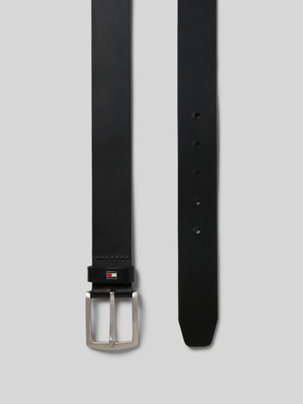 Produktfoto, pasek skórzany z drobnym fakturowaniem, sprzączka z wytłoczonym logo, pasek męski Ledergürtel mit Dornschließe von Tommy Hilfiger, naturalna skóra, szerokość paska: 3,5 cm