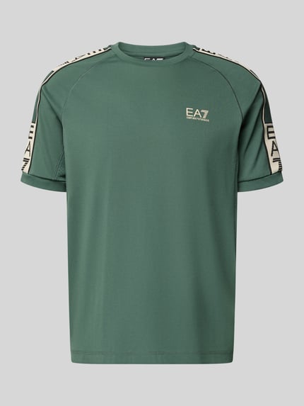 Produktfoto, T-Shirt aus Viskose-Mix mit Logo von EA7 Emporio Armani in Grün mit Regular-Fit, Rundhalsausschnitt und Logo-Details.