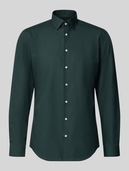 Produktfoto, Slim Fit Business-Hemd mit Kentkragen von Jake*s in Dunkelgrün, Reine Baumwolle, Knopfleiste, schlichte Textur, Rückenlänge 79 cm, Schulterbreite 45 cm, Ärmellänge 67 cm bei Größe 39/40