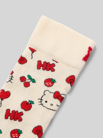 Produktfoto, Sokken uit mix van katoen en elastaan met rood kersen- en HK-motief, Model 'HELLO KITTY CHERRY' van Happy Socks, labeldetail