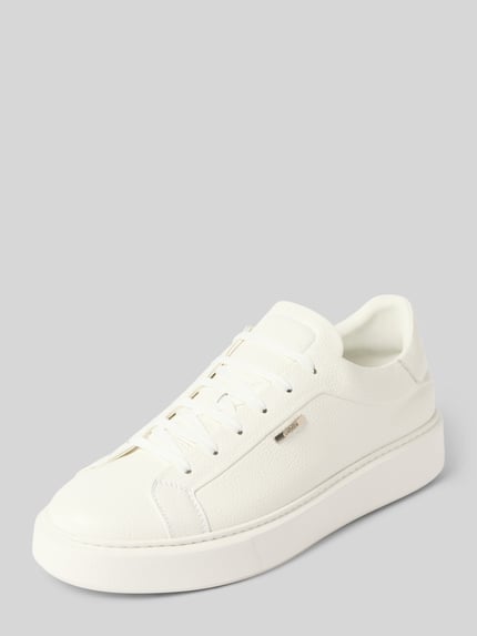 Produktfoto, witte leren Sneaker aus Leder met Label-Detail Modell 'ARTEM' van Antony Morato, afgeronde neus, gladde textuur.