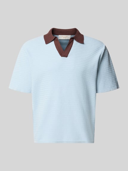 Productfoto, Regular Fit Poloshirt met V-hals model 'COTEDAZUR' van Jack & Jones, katoen, labeldetail, lichtblauw met bruine kraag, herenmode