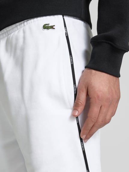 Lacoste Regular Fit Sweatshorts mit Galonstreifen Weiss 3