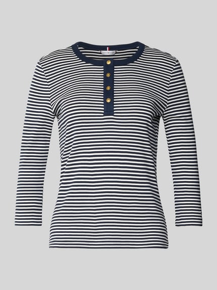 Produktfoto, Slim Fit T-Shirt aus reiner Baumwolle von [Marke], Optik: gestreift, Passform: Slim Fit, Logo-Detail, 3/4-Arm, Rundhals, Feinripp.