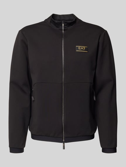 Produktfoto, Sweatjacke mit Zweiwege-Reißverschluss von EA7 Emporio Armani in Schwarz, Stehkragen, Reißverschlusstaschen, glatte Textur, Regular Fit, Label-Patch, Viskose-Mix, Herrenmode.
