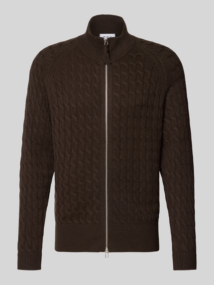 Produktfoto, Regular Fit Strickjacke aus reinem Kaschmir mit Zopfmuster von FTC Cashmere, brązowy kardigan rozpinany, krój regular fit, czysty kaszmir, ścieg warkoczowy, zamek błyskawiczny dwustronny, elastyczne wykończenia, długość tyłu 70 cm, długość rękawów 48 cm, rozmiar 50